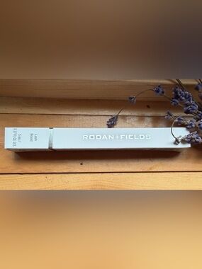 ✨Rodan + Fields Enhancements Lash Boost Serum (brand new & sealed!)✨